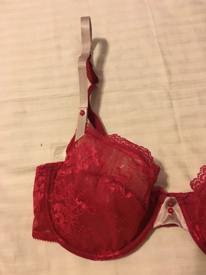 Colección Vera Wang Platinum: Sujetador Demi exclusivo, Ajustable Correas y ganchos traseros Foto 2 de 4