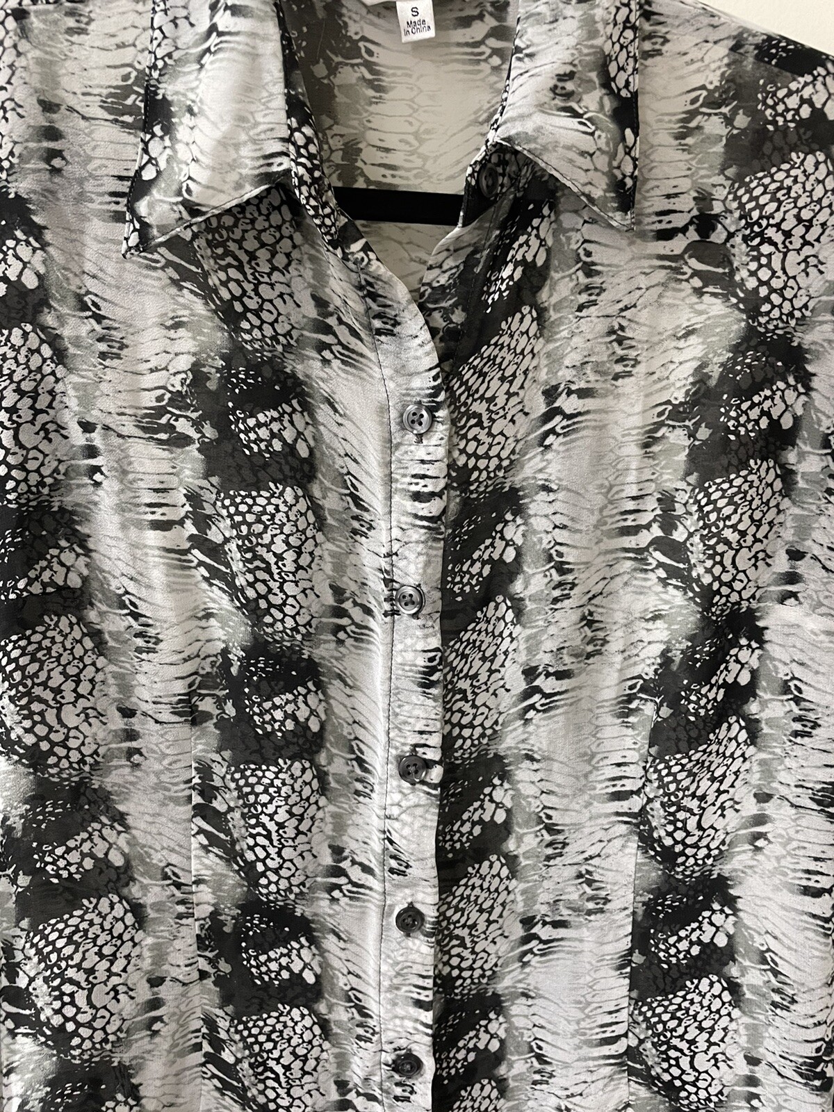 Cabi Silky Snake Python Pattern Blouse Women Smal… - image 6