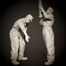 1/35 Resin model WWII German Artillery soldiers 2 man Unassembled Unpainted