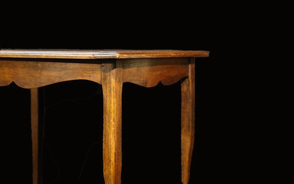 Petite table en noyer, année 1920-30 / Small walnut table 1920's - Photo 2/4