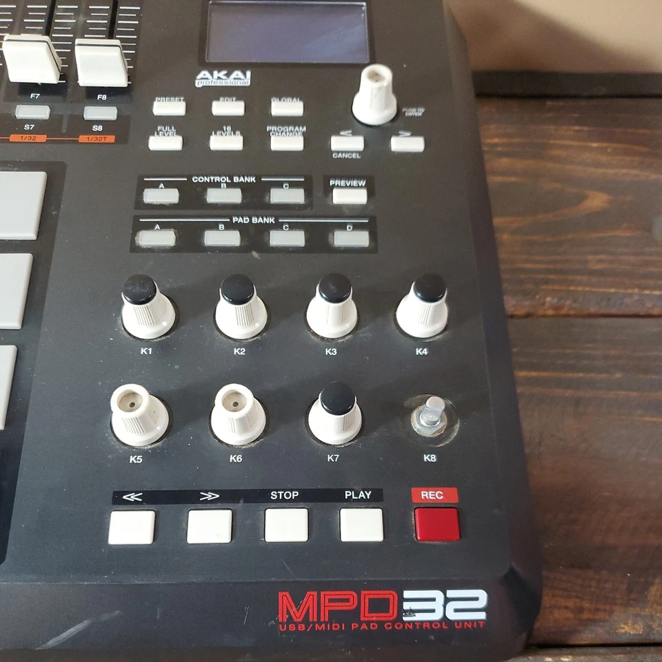 Akai Professional MPD32 Professional Audio Equipment Mixer *Untested Powers On - Image 2 of 4