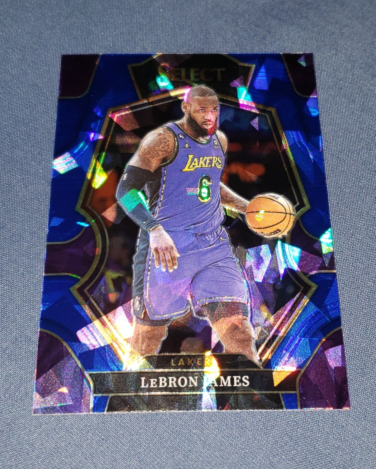 2022-23 Panini Select LeBron James Blue Cracked Ice Premier Level #126 Lakers