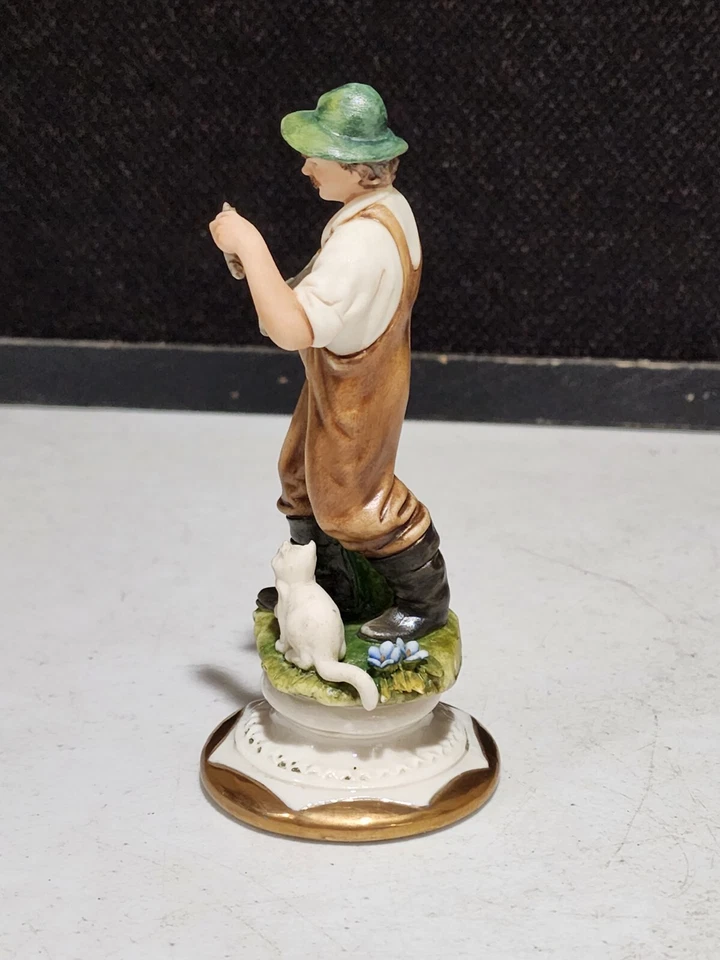 FIGURA DE HOMBRE CON PEZ Y GATO LUCIANO CAZZOLA PRÍNCIPE CAPODIMONTE ITALIA Foto 2 de 4