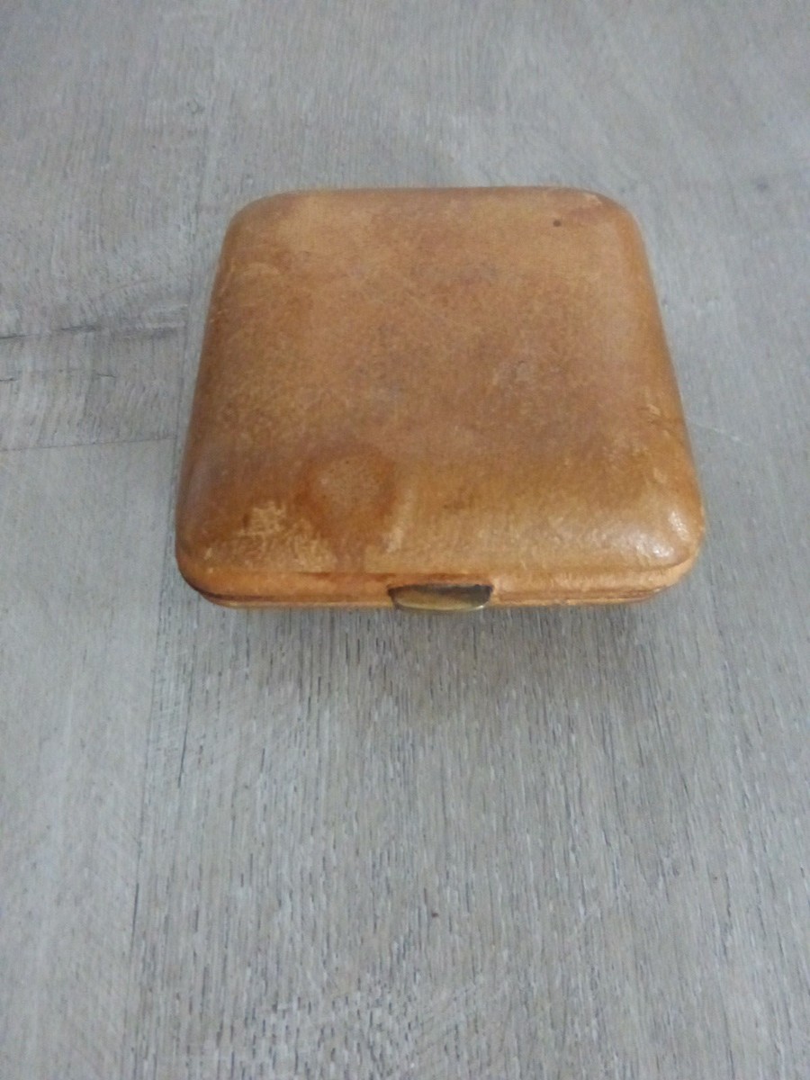 Réveil De Voyage En Cuir Analogique - Boîte Avec éraflures (marques D'étiquettes) - Neuf