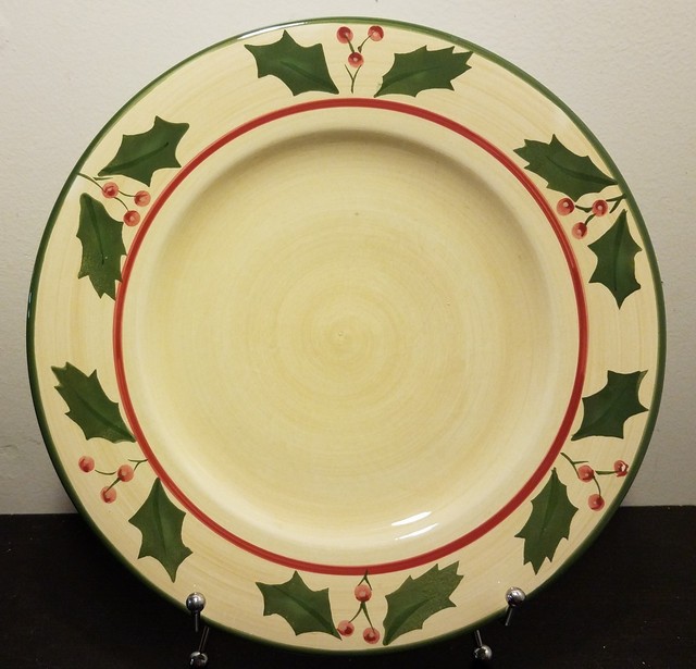 Target Home VICTORIAN HOLLY Dinner plate, 10 1/2", Christmas, Excellent