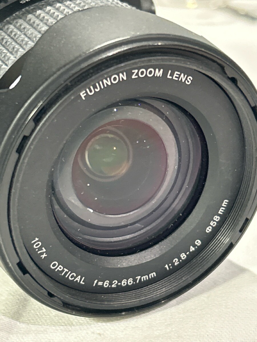 Fujifilm FinePix S6000fd Digital Camera – Fujinon 28-300mm 10.7x