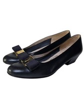 Salvatore Ferragamo Vara Bow Pumps Black Leather Gold Logo Size 6B Made in Italy