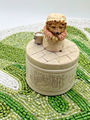 RARE Vtg Peter Rabbit Mrs Tiggywinkle Trinket Box Boarder Fine Art CBP05 1993