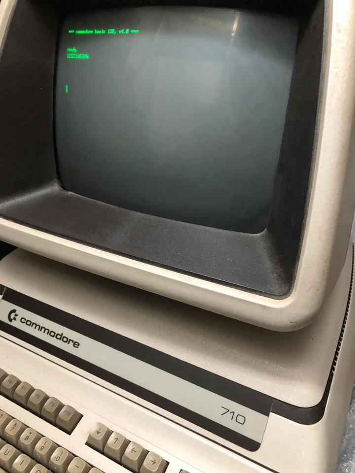 Commodore PET 710 - CBM II - Rarissimo - Immagine 3 di 4