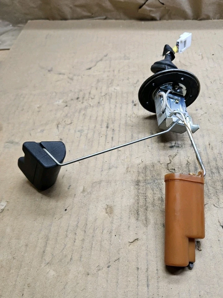 Conjunto de emisor nivelador de flotador de combustible nivel tanque de gasolina Toyota Celica 86-89 ST162 OEM Foto 2 de 4