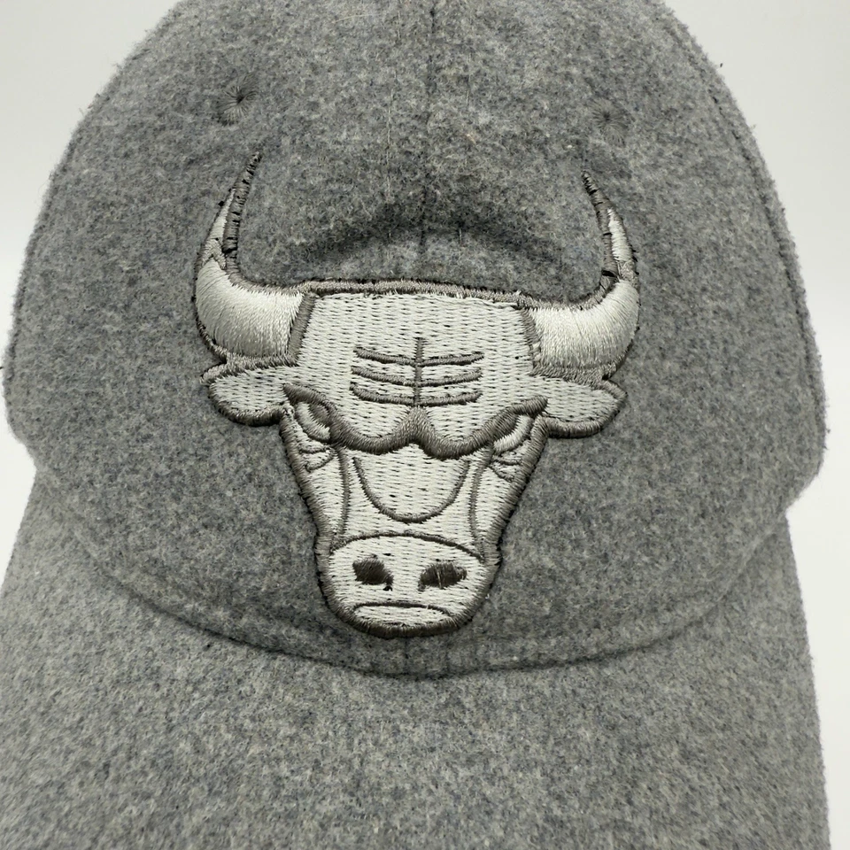 Boné Chicago Bulls New Era Black Label masculino mistura de lã cinza Strapback NBA - Imagem 2 de 4