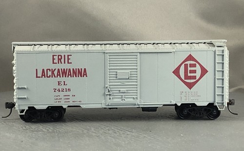 Accurail - Erie Lackawanna - 40' Box Car # 74218 w/Kadees - Picture 3 of 6
