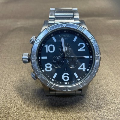 Nixon 51 30 Chrono Chronograph Uhr Edelstahl Silber Band Schwarzes Zifferblat...