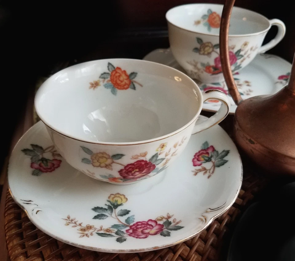 Tazas de té y platillos de porcelana vintage florales rosa verde y dorado 4 juegos Foto 3 de 4