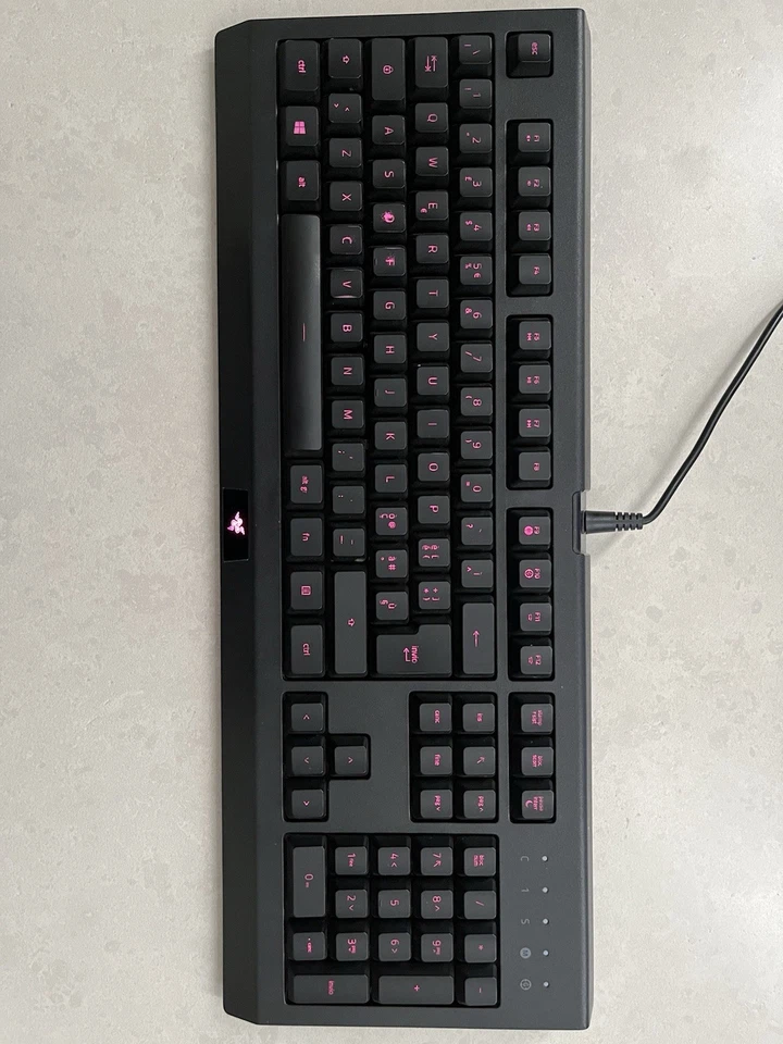 tastiera gaming razer cynosa, retro illuminazione RGB,cavo USB,e tappetino mouse - Immagine 4 di 4