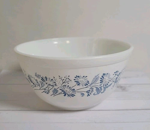 Vintage Pyrex Colonial Mist White with Blue Nesting Bowl 1.5L  #402