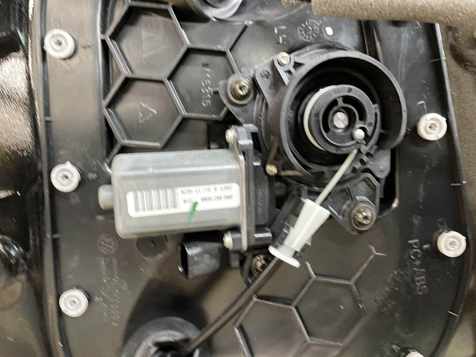2018 BENTLEY BENTAYGA FRONT LEFT SIDE DOOR W/O MIRROR & HANDLE W/ WINDOW GLASS