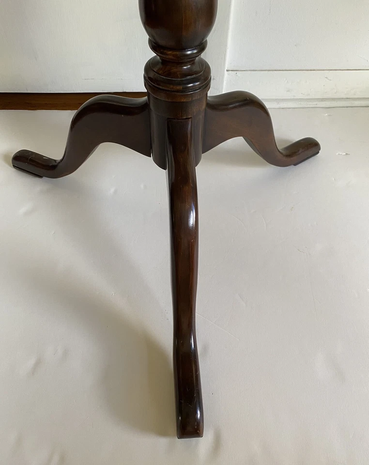 Mesa de té con pedestal redondo de madera de caoba HARDEN Queen Anne Foto 4 de 4