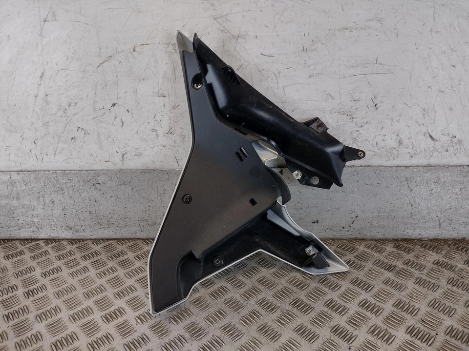 BMW R1200 RS 2018 carenado medio derecho Foto 4 de 4