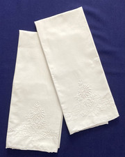 2 Vintage Floral Embroidered Pillowcases White Daisy Cotton Standard 19"x 31"