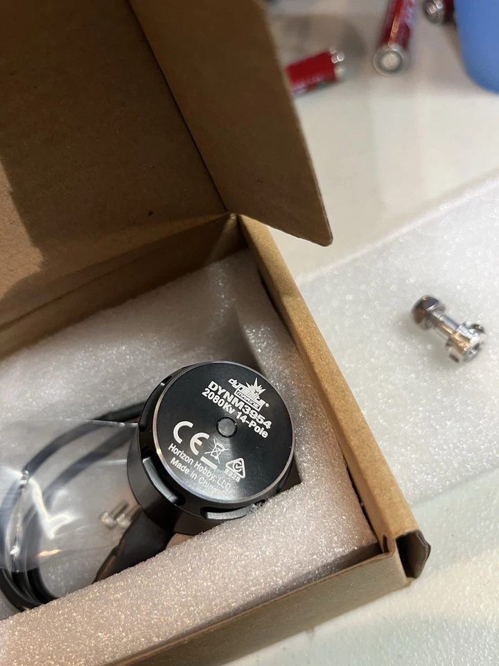 Pro Boat DYNM3954 2080KV : Motor housing 3 props  . Adaptor Aerotrooper  Boat  - Image 3 of 4