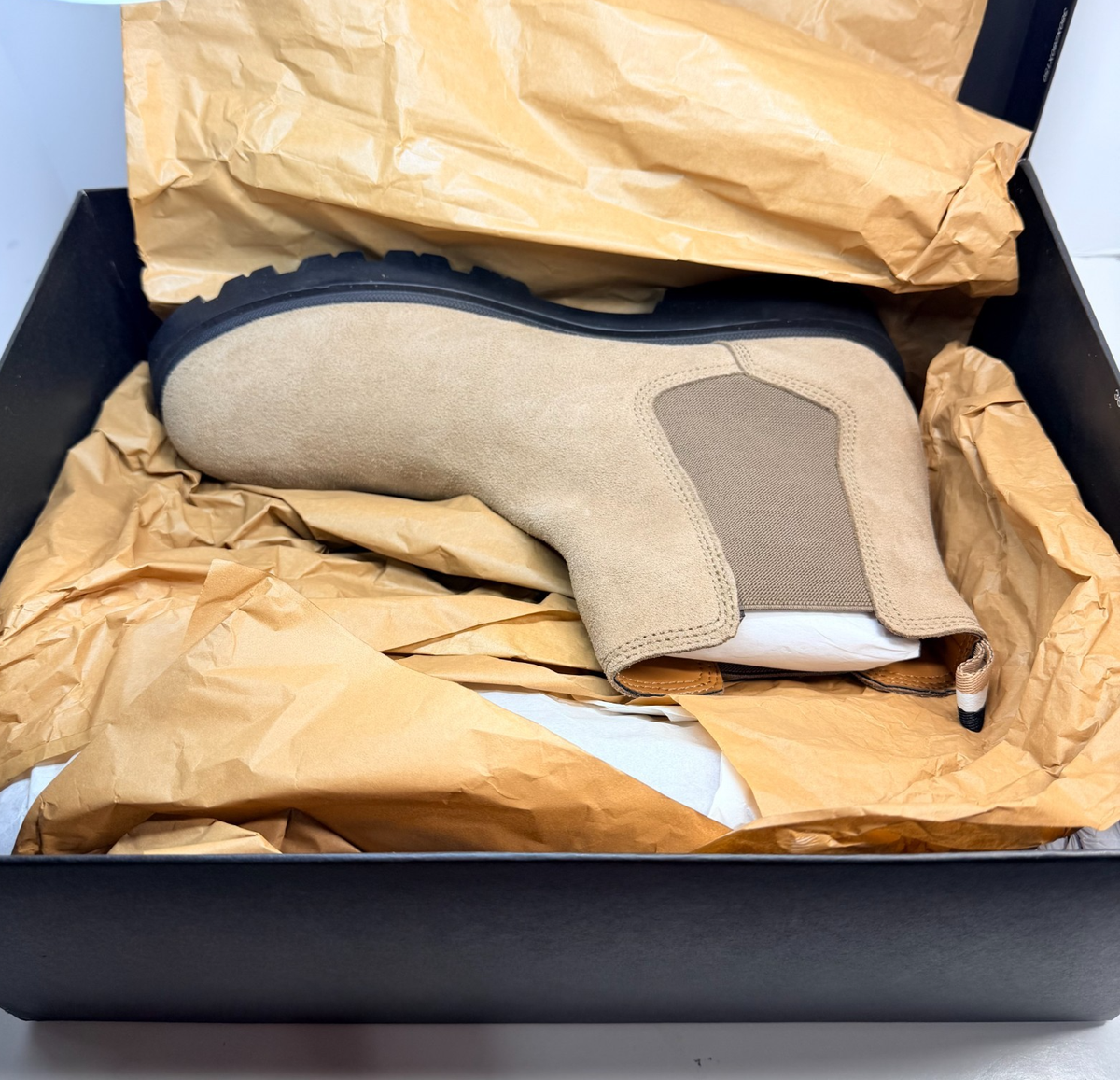 HUGO BOSS Adley Suede Chelsea Boots Men display picture 2