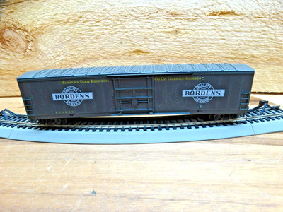 PEMCO HO Scale 60' Borden's B.F.P.X. 228 Box Car