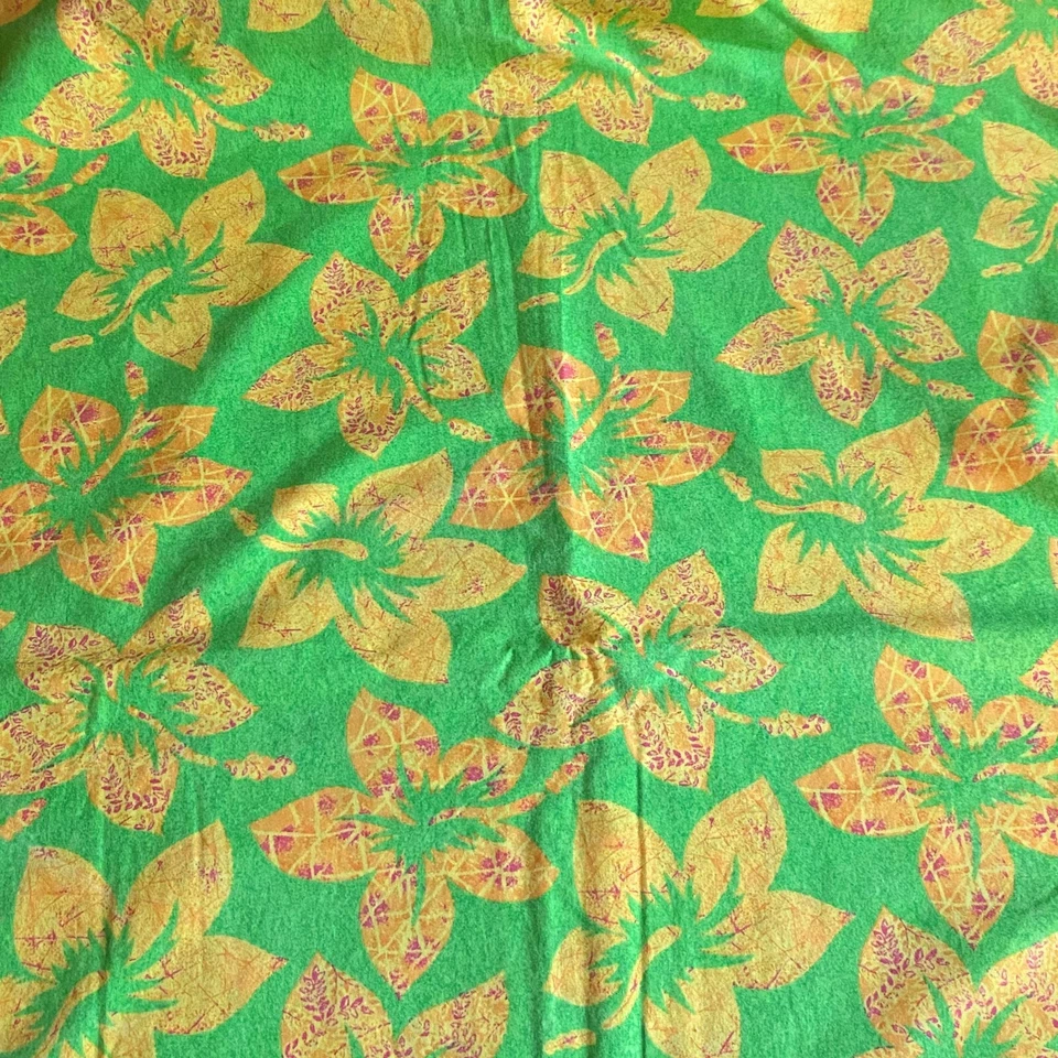 1.4 YD Vintage Hibiscus Floral Fabric Bright Green Quilting Cotton - Image 3 of 4