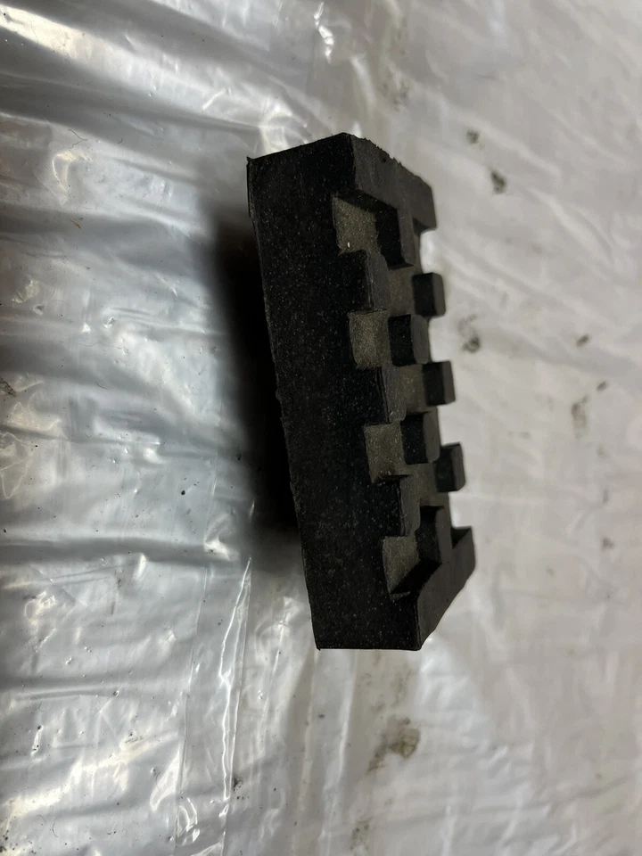 Suzuki GS550L GS 550 L 1982 tanque cojín de goma Foto 2 de 4