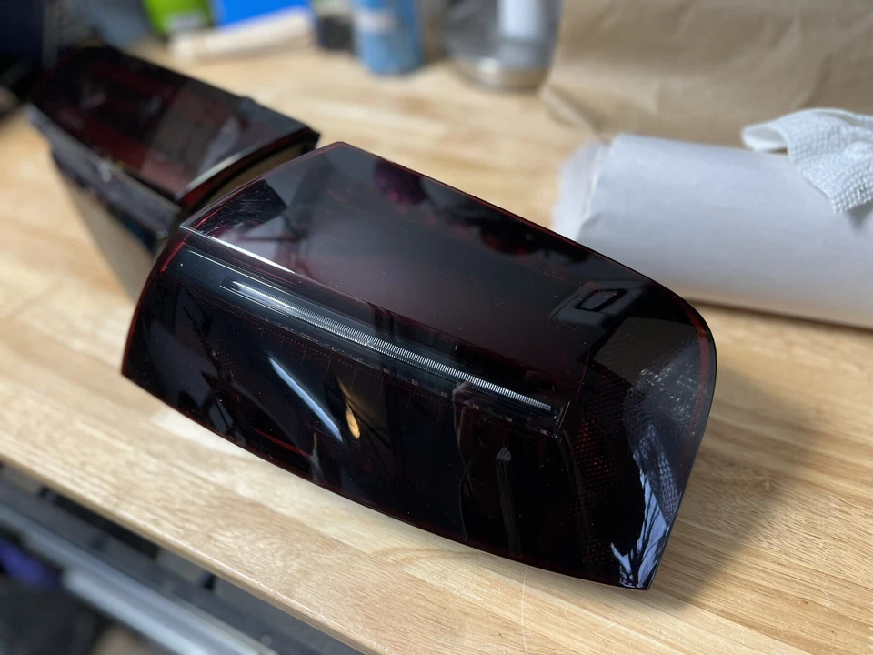 Luces traseras del lado derecho del pasajero Audi S8 Plus 2015-2018 OEM pintadas profesionales Foto 2 de 4