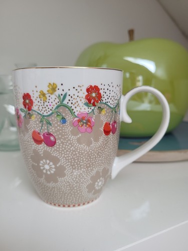 NEU Pip Studio Tasse 350 ml Cherry Khaki Becher Haferl Kirschen