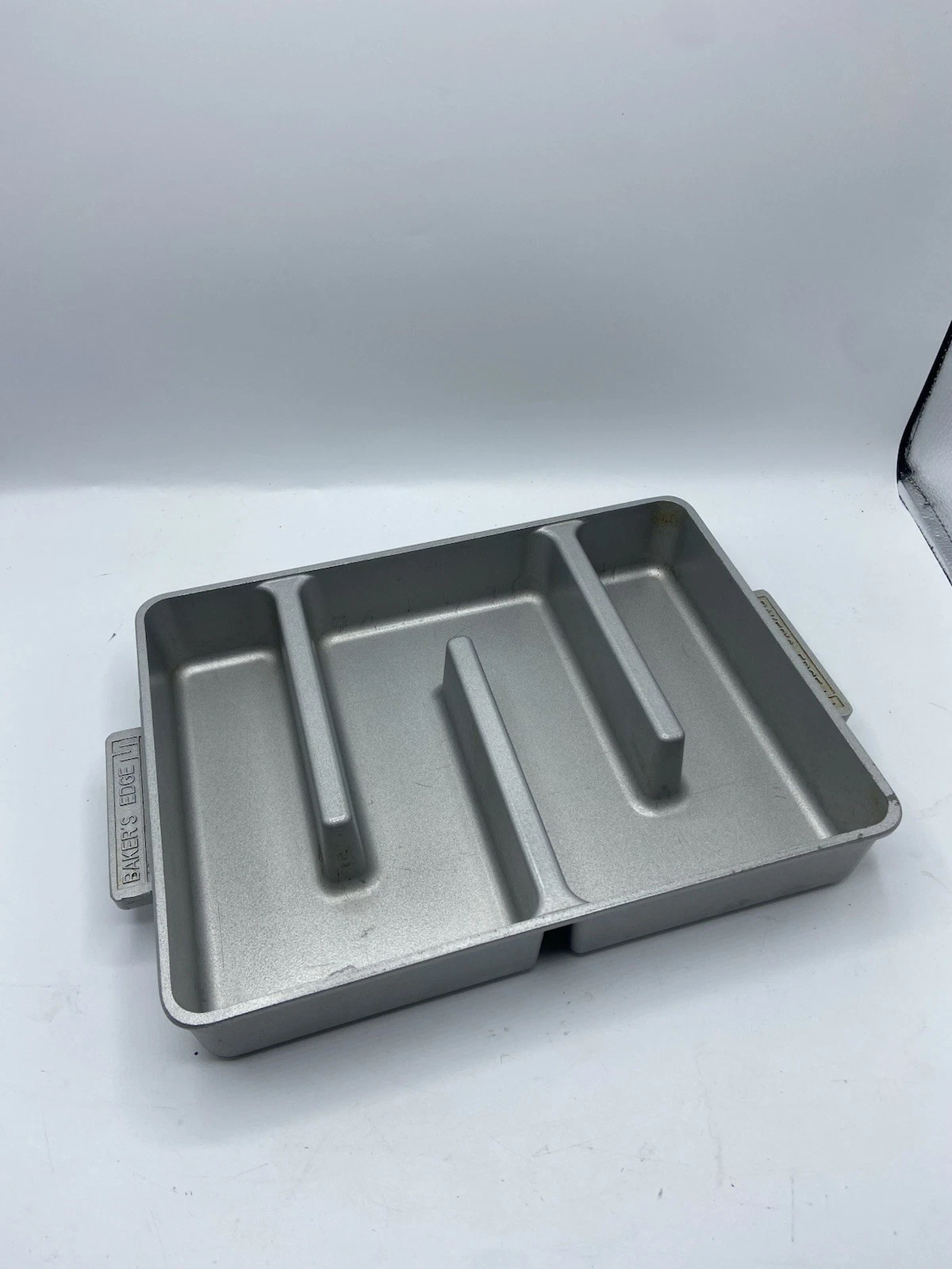Baker's Edge Brownie Pan All Edges Non Stick 9x12 Cast Aluminum Pan