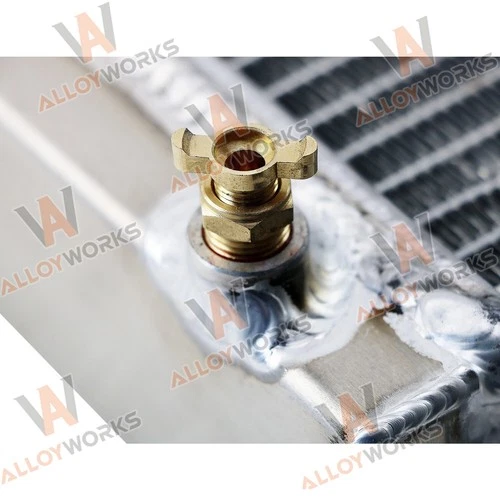 Radiador de 4 núcleos apto para Pontiac Firebird Trans Am Esprit/Fórmula V8 3,8 L 5,7 L 70-81 - Imagen 4 de 8