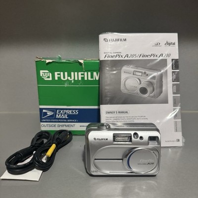 Fujifilm FinePix A210 3.2MP digital camera in original packaging W Memory Card