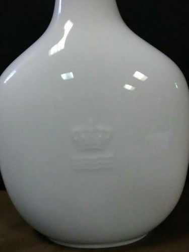 Vtg. Royal Copenhagen Denmark White Porcelain Floral Embossed Decanter w/top - Picture 6 of 7