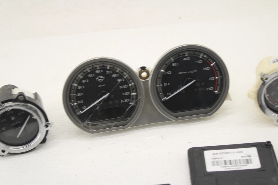 Harley Davidson Street Glide 2017-2018 velocímetro voltaje de aceite ECU BCM conjunto Foto 3 de 4