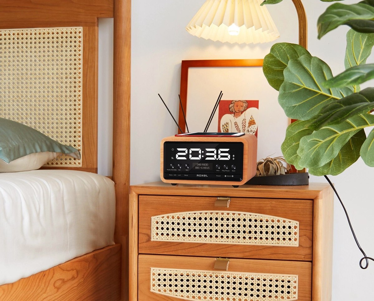 Radio Despertador Roxel NOD Con DAB/FM, Carga Inalámbrica Y Alarma | 4 Pulgadas
