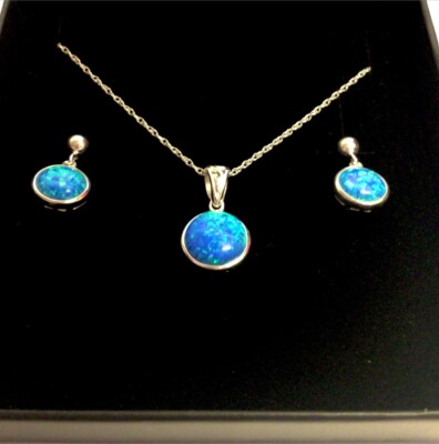 Set mit runden Anhänger & Ohrhänger Sterlingsilber Rankgitterarbeit blau grüner Opal *