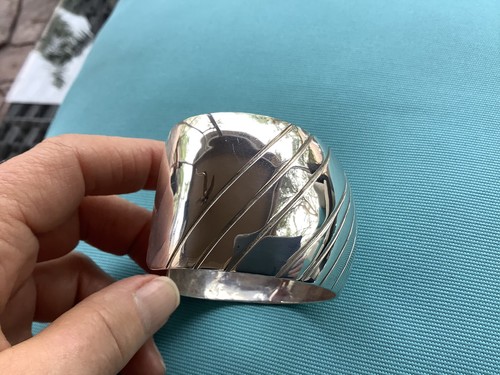 STERLING SILVER ROUNDED OPEN CUFF WITH CARVED LINES ANGLED ACROSS THE DOME - Picture 8 of 9