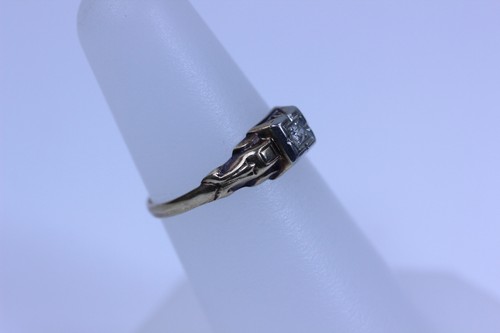 Beautiful 10K Yellow Gold Etched Diamond Ring Size 6- 12062 - Picture 3 of 7
