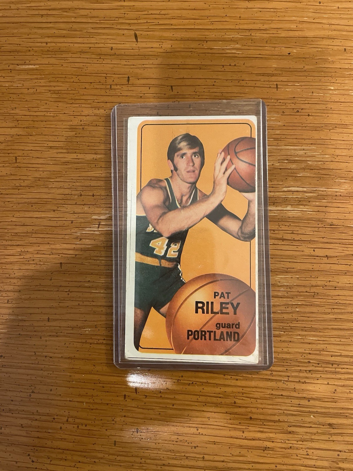 Pat Riley Lakers 1970-71 Topps Rookie #13 HOF No Creases EX BV$100.00