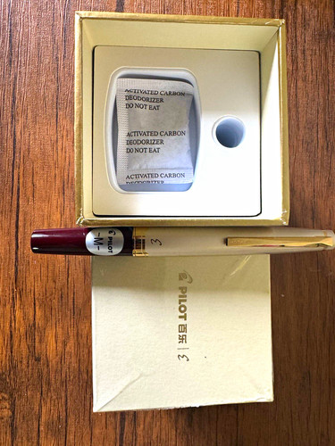 Pilot E95 S Fountain Pen ( Ivory and burgundy ) 14K Gold nib in Presentation Box
