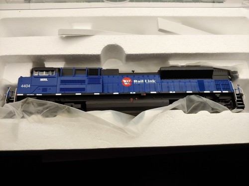 Locomotora diésel Walthers 910-9829 HO Montana Rail Link EMD SD70ACe #4404 DCC R | Condition: New