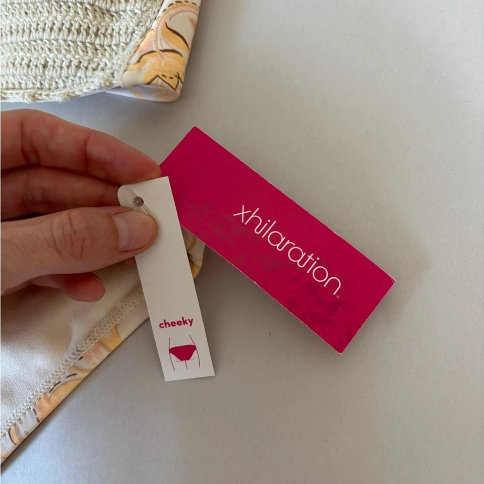 Maiô Boho Target Xhilaration Crochê Top em Paisley Amarelo Pálido Novo com etiquetas - Tamanho M - Imagem 3 de 4