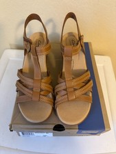 Woman's Dress Sandals Clarks Emily Rose Sandal 10W Tan NIB