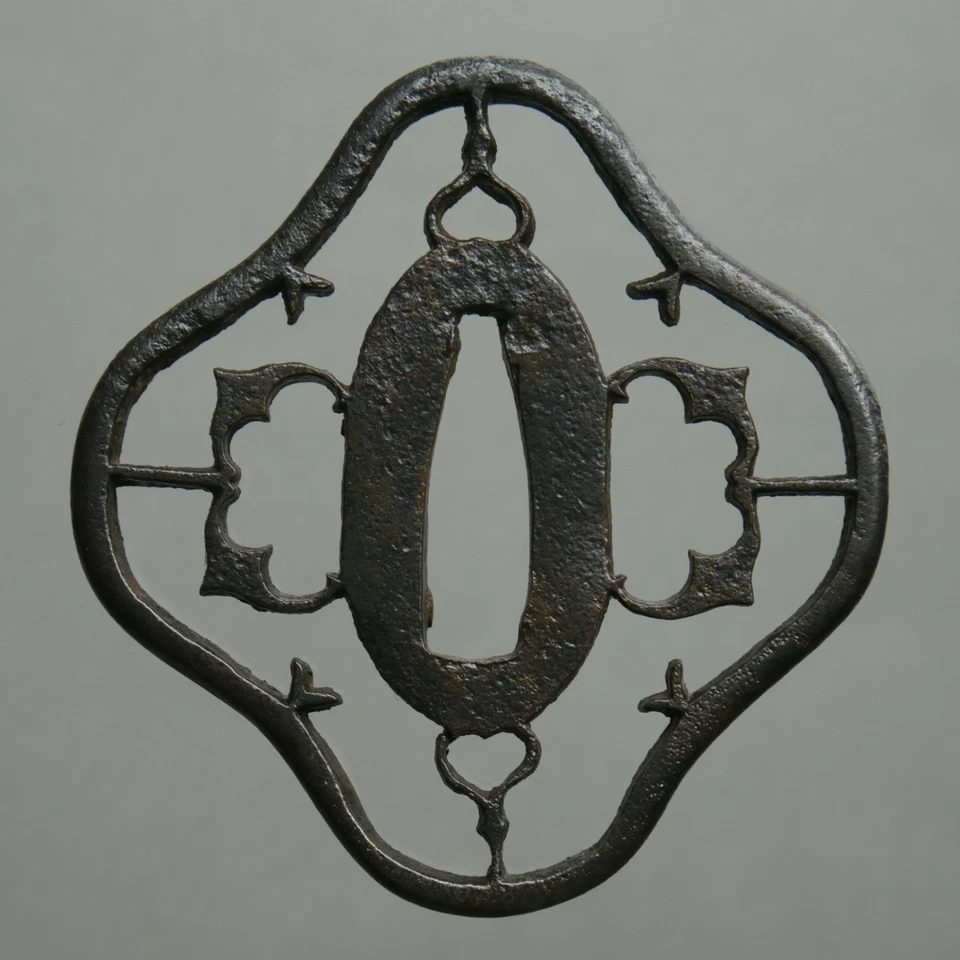 Yotsu-mokkō, ji-sukashi: inome on axis, ryō-hitsu mukaiai-myōga (Owari) T745392 - Image 2 of 4