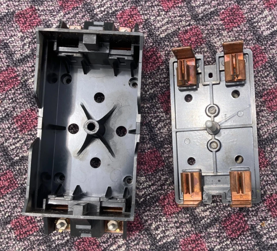 8056 WADSWORTH 100 АМПЕР ГЛАВНЫЙ 120-240 ВОЛЬТ ВЫДВИЖНОЙ ПРЕДОХРАНИТЕЛЬ РАЗЪЕДИНИТЕЛЬ С БЛОКОМ - Изображение 3 из 4