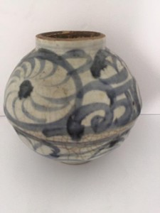 Ming porcelain globe shaped jar with export approval seal mark