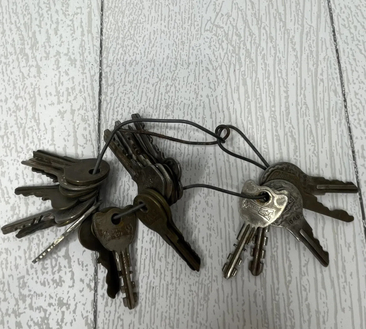Lot Of 100 Antique & Vintage Keys - Skeleton Keys, Car Craft Art