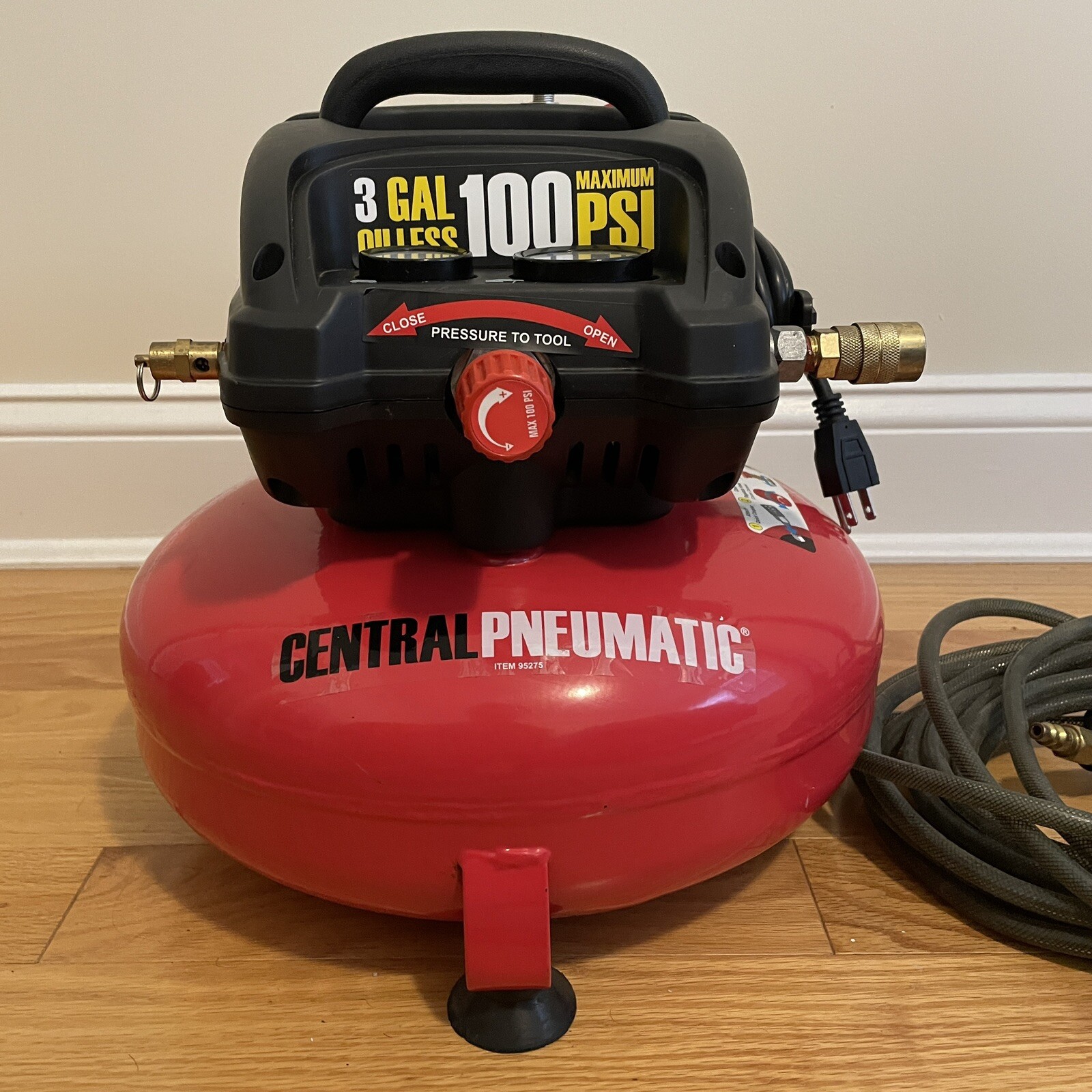 Central Pneumatic item 95275 / 3 gallon 100 psi Oilless Pancake Air